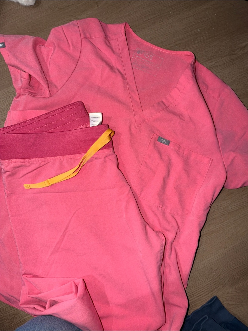 Figs set hot pink with orange string